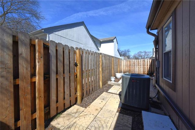 6616 Bradshaw Street, Shawnee, KS 66216