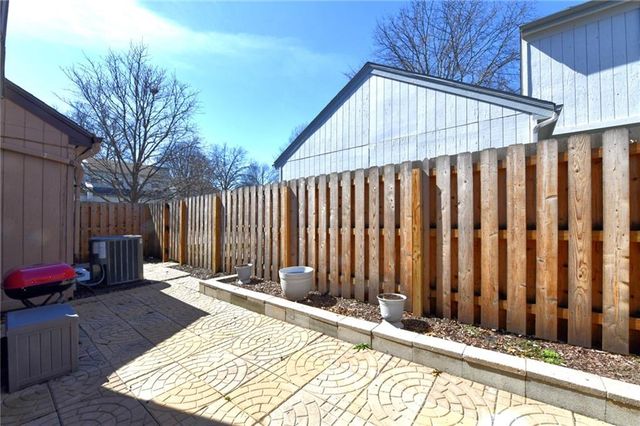 6616 Bradshaw Street, Shawnee, KS 66216
