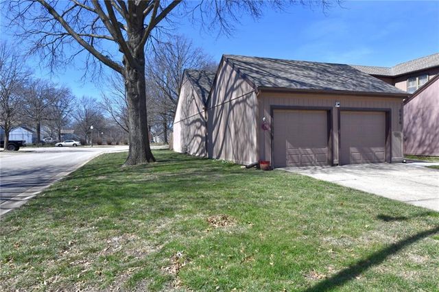 6616 Bradshaw Street, Shawnee, KS 66216