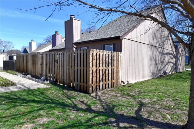 6616 Bradshaw Street, Shawnee, KS 66216