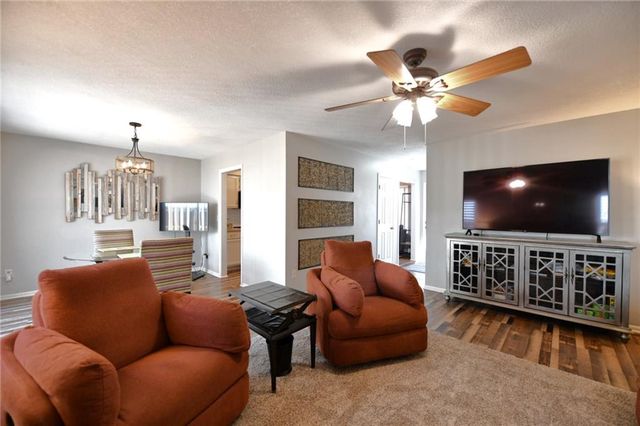 6616 Bradshaw Street, Shawnee, KS 66216