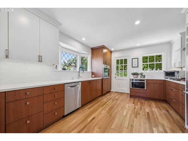 2846 Nw CUMBERLAND Rd, Portland, OR 97210