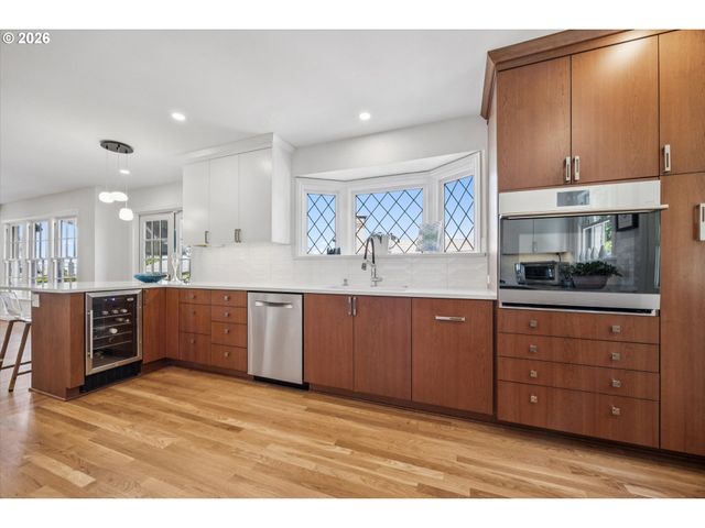 2846 Nw CUMBERLAND Rd, Portland, OR 97210