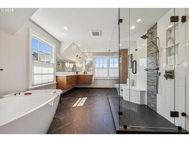 2846 Nw CUMBERLAND Rd, Portland, OR 97210