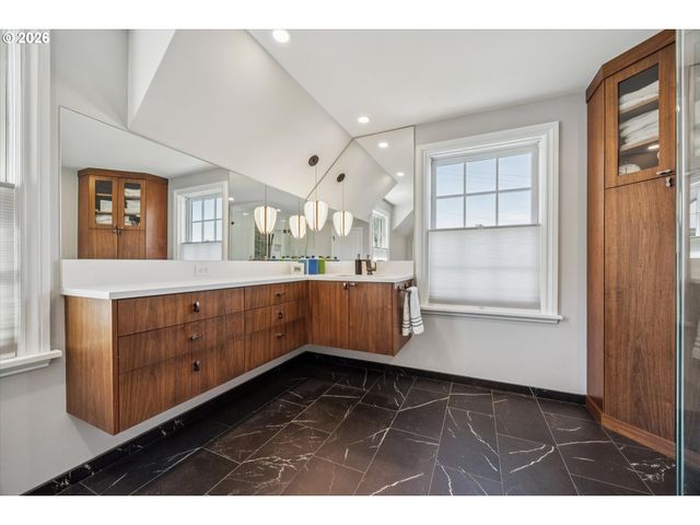 2846 Nw CUMBERLAND Rd, Portland, OR 97210