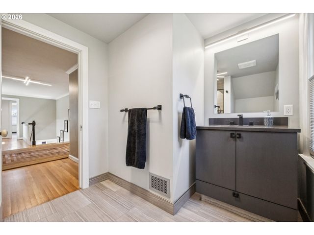 2846 Nw CUMBERLAND Rd, Portland, OR 97210