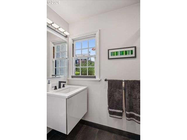 2846 Nw CUMBERLAND Rd, Portland, OR 97210