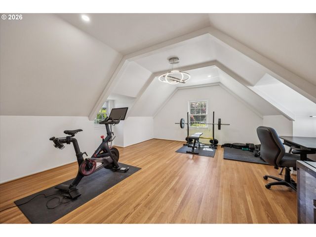 2846 Nw CUMBERLAND Rd, Portland, OR 97210