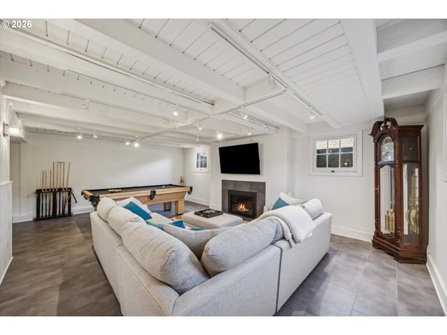 2846 Nw CUMBERLAND Rd, Portland, OR 97210