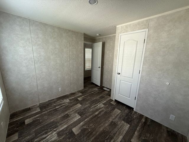 1712 S Dixie Highway 213, Crete, IL 60417