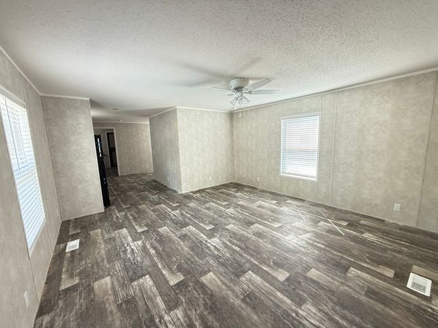 1712 S Dixie Highway 213, Crete, IL 60417