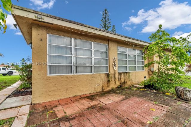 6605 NW 77th St, Tamarac, FL 33321