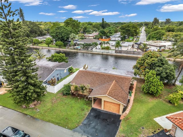 6605 NW 77th St, Tamarac, FL 33321