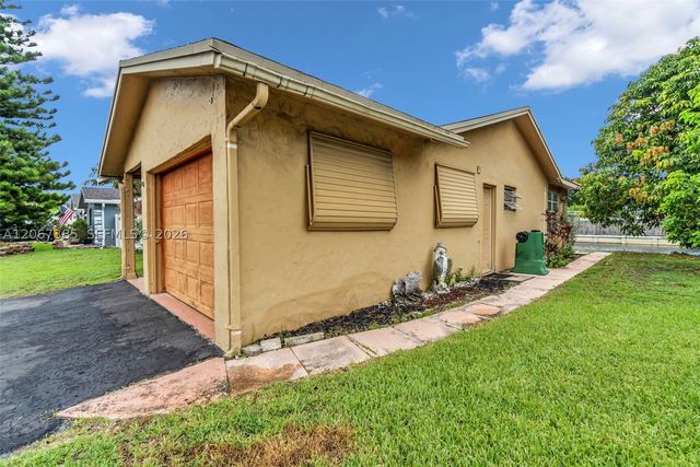 6605 NW 77th St, Tamarac, FL 33321