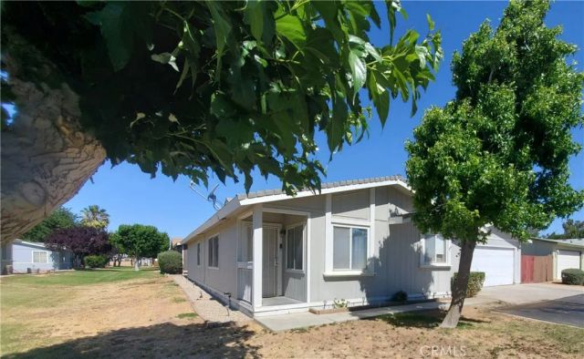 21621 Sandia 31, Apple Valley, CA 92308