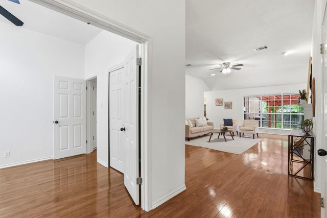 1313 Roadrunner DR, Cedar Park, TX 78613