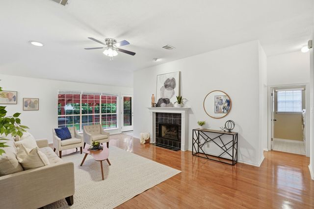 1313 Roadrunner DR, Cedar Park, TX 78613