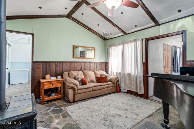 40202 Calle El Clavelito, Green Valley, CA 91390