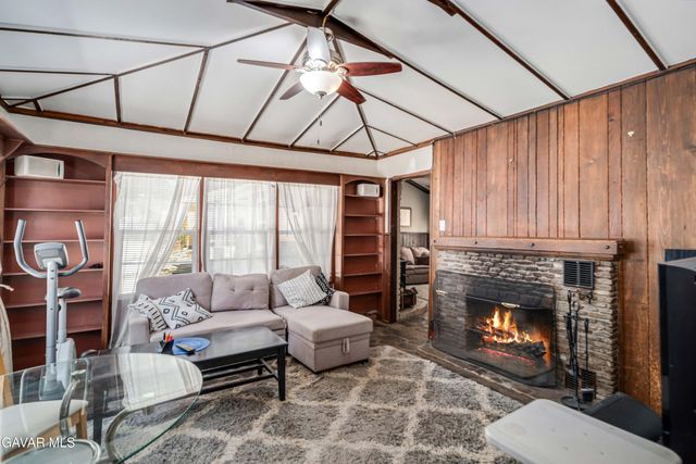 40202 Calle El Clavelito, Green Valley, CA 91390