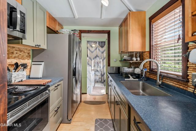 40202 Calle El Clavelito, Green Valley, CA 91390