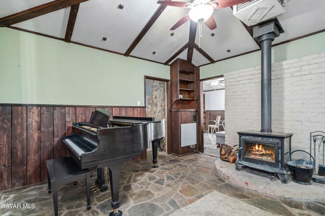 40202 Calle El Clavelito, Green Valley, CA 91390