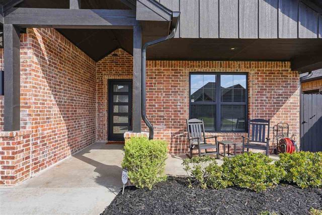 3922 NE Shenandoah Dr, Lawton, OK 73507