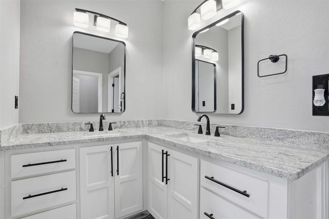 3922 NE Shenandoah Dr, Lawton, OK 73507