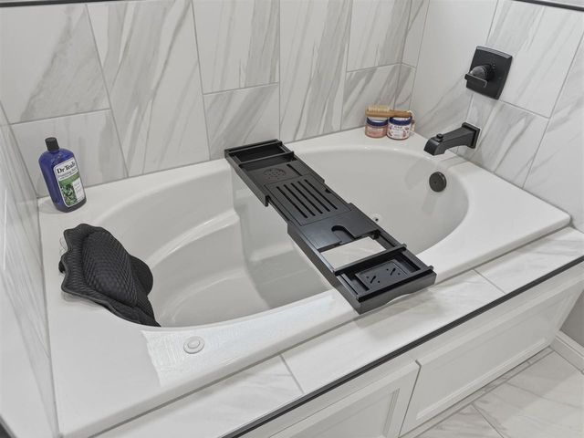 3922 NE Shenandoah Dr, Lawton, OK 73507