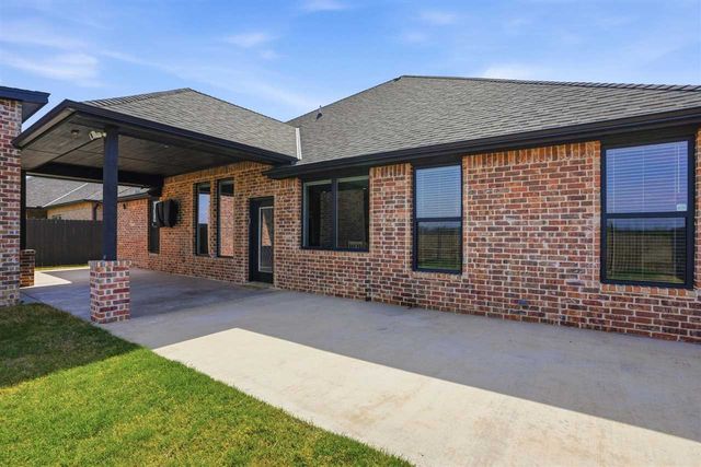 3922 NE Shenandoah Dr, Lawton, OK 73507