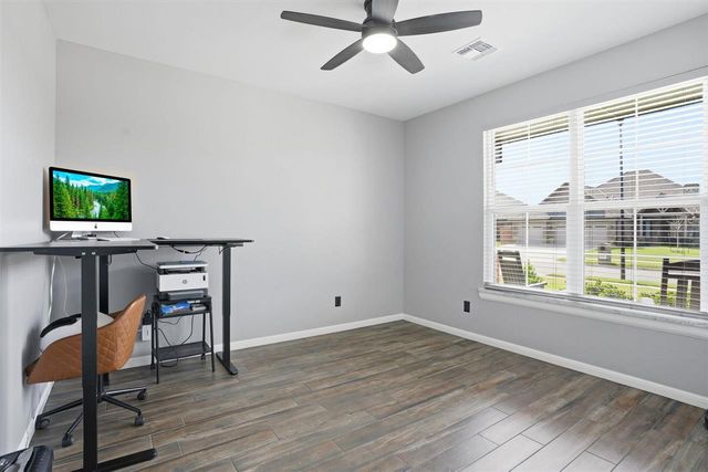 3922 NE Shenandoah Dr, Lawton, OK 73507