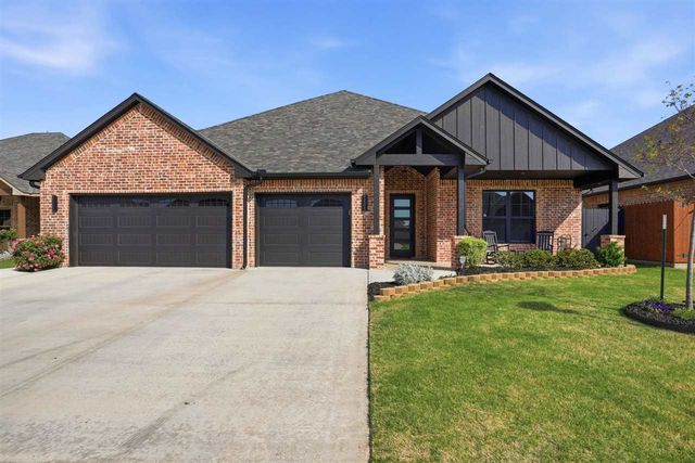 3922 NE Shenandoah Dr, Lawton, OK 73507