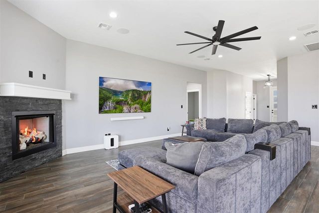 3922 NE Shenandoah Dr, Lawton, OK 73507