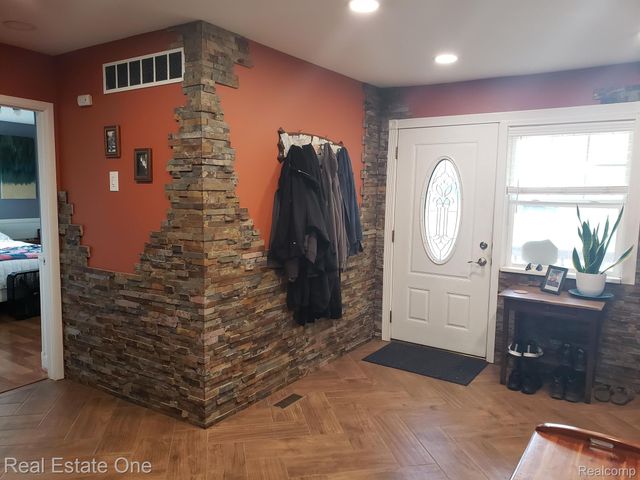 15701 MIDDLEBELT Road, Romulus, MI 48174