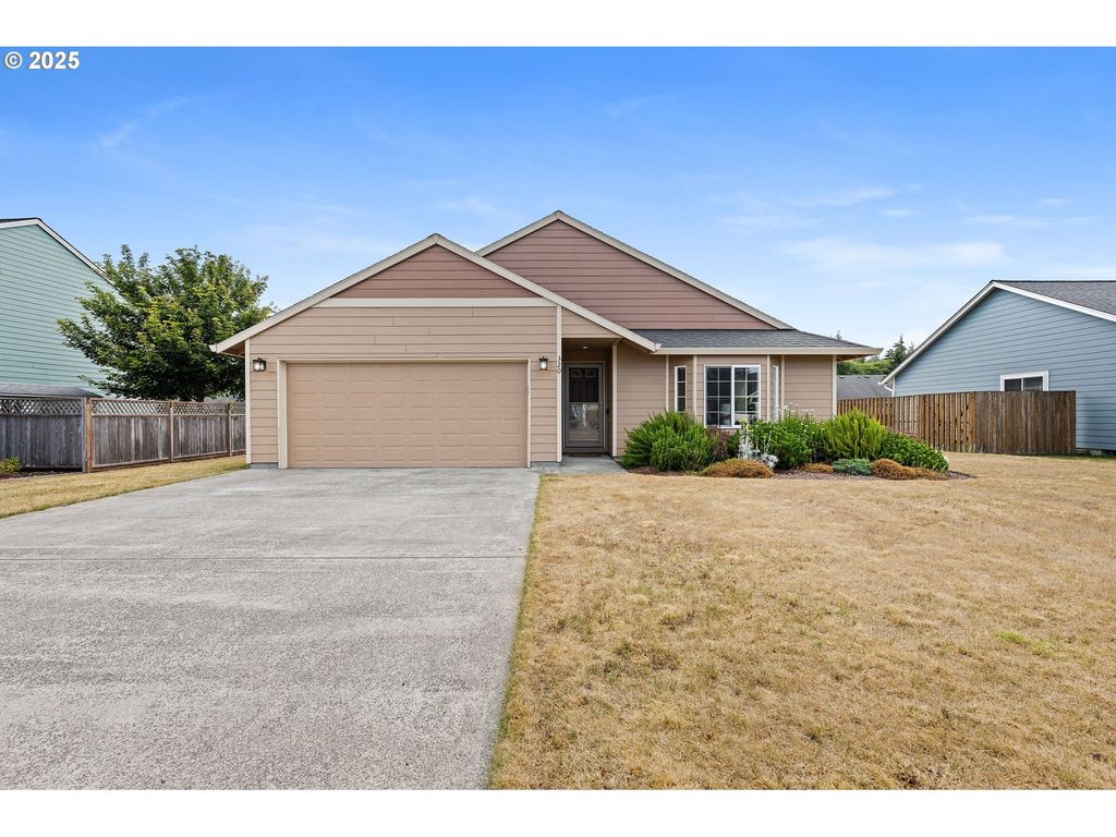 320 Sw JADE Pl, Warrenton, OR 97146