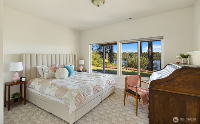 21925 Promontory Court SE, Yelm, WA 98597