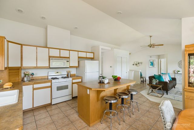 21925 Promontory Court SE, Yelm, WA 98597