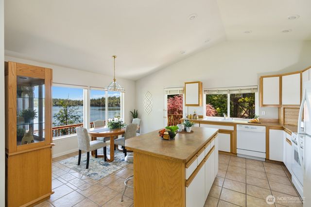 21925 Promontory Court SE, Yelm, WA 98597