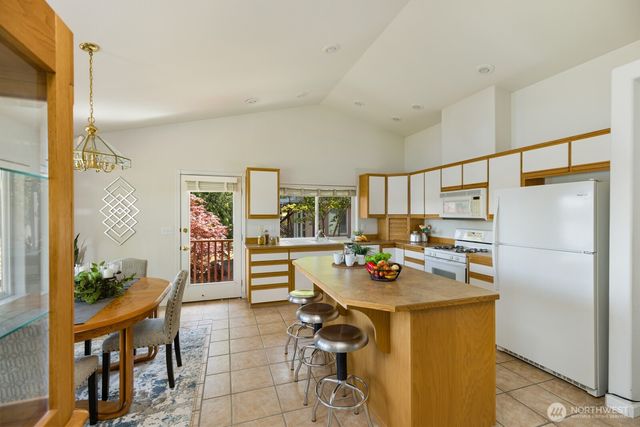 21925 Promontory Court SE, Yelm, WA 98597