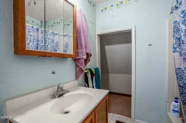 13110 Bishop Road, Bowling Green, OH 43402