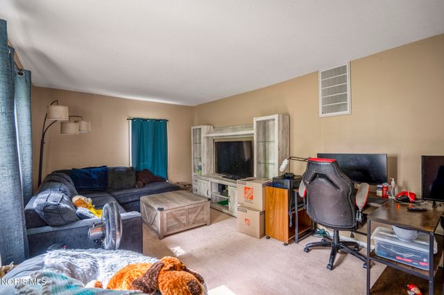 13110 Bishop Road, Bowling Green, OH 43402