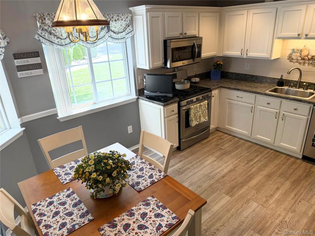 252 Barn Swallow Court, Manorville, NY 11949