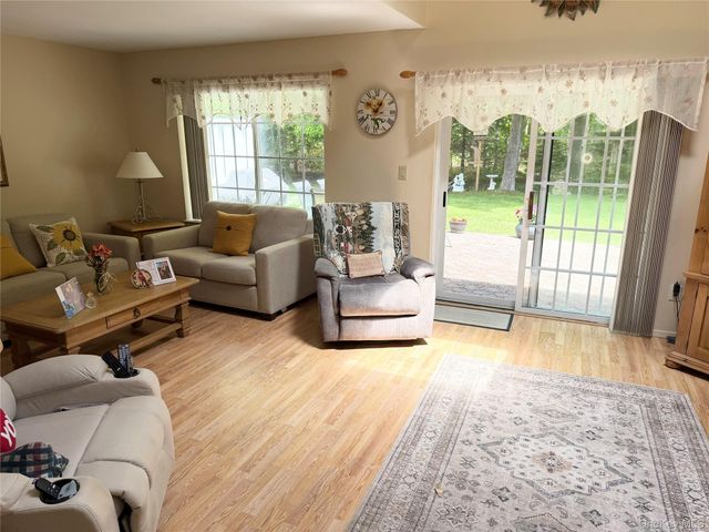 252 Barn Swallow Court, Manorville, NY 11949