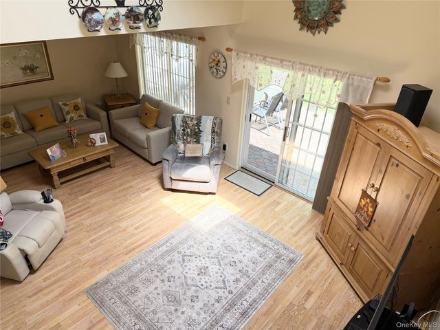 252 Barn Swallow Court, Manorville, NY 11949