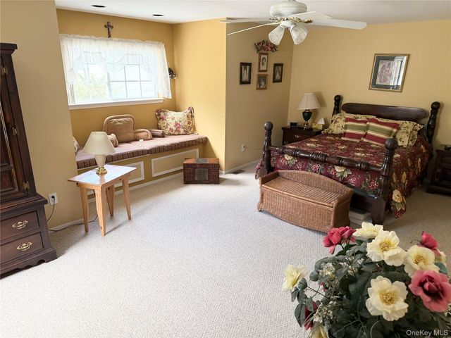 252 Barn Swallow Court, Manorville, NY 11949
