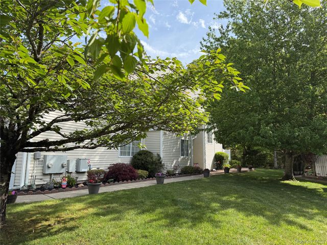 252 Barn Swallow Court, Manorville, NY 11949