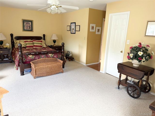 252 Barn Swallow Court, Manorville, NY 11949