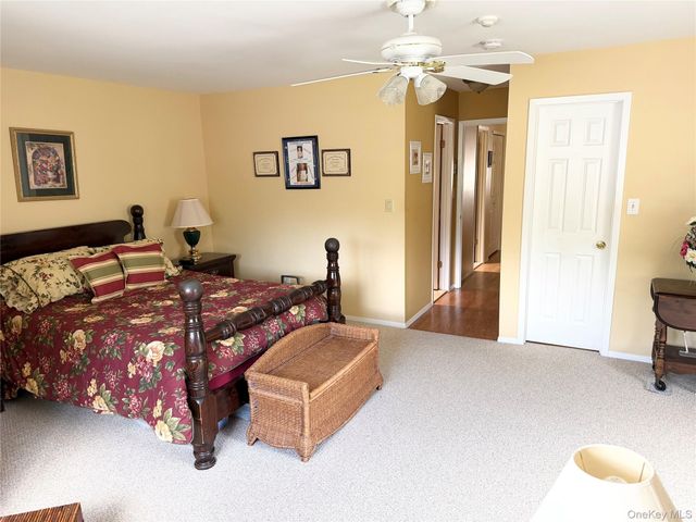252 Barn Swallow Court, Manorville, NY 11949