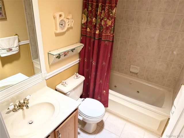 252 Barn Swallow Court, Manorville, NY 11949