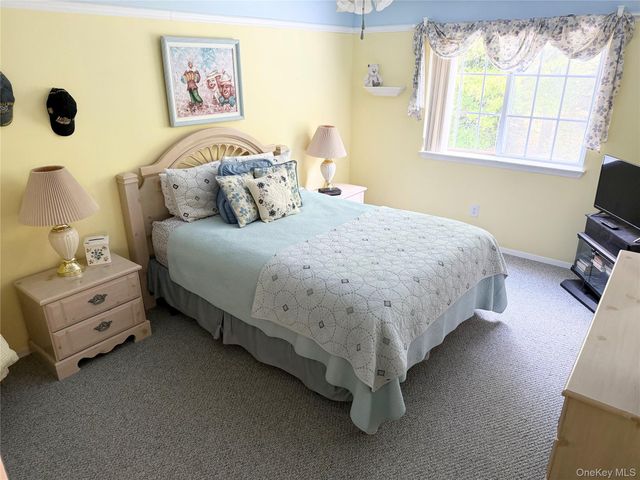 252 Barn Swallow Court, Manorville, NY 11949