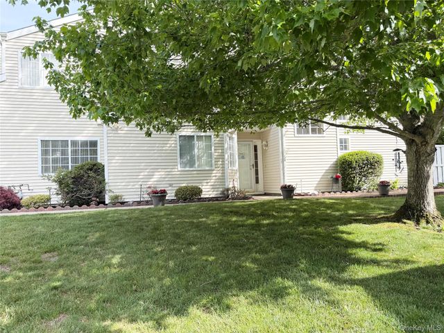 252 Barn Swallow Court, Manorville, NY 11949